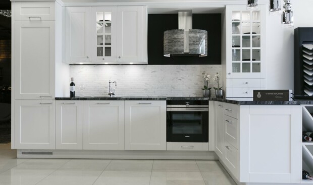 Kuchnie na wymiar WFM ROCCA biały mat M101 - blat granitowy 3cm Black Canyon poler Multistone - Meble kuchenne Kraków - WFM KUCHNIE Kraków